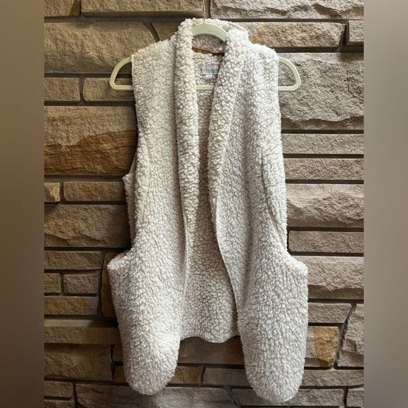 Koolaburra by UGG Frosted Brushed Sherpa Vest Cream small cozy - Picture 7 of 10